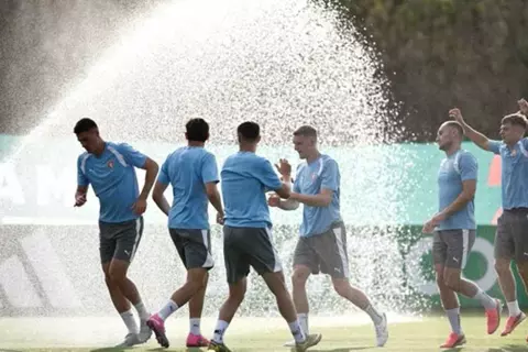 "بسبب تعطل الحافلة".. منتخب التشيك يتسبب في فوضى مرورية بكأس العالم